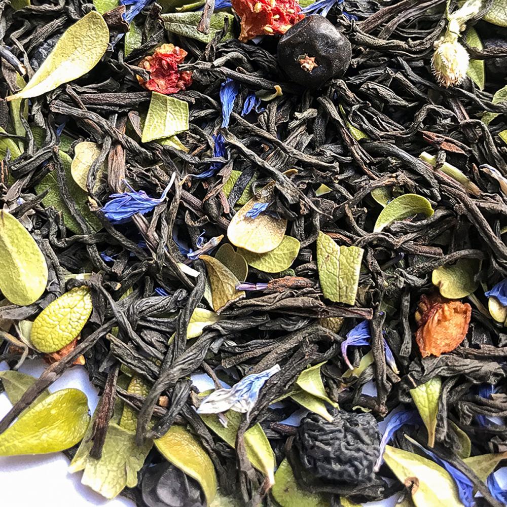 Черный чай таежный. Черный чай Таёжный. Зеленый чай "Таежный сбор". Листья чая. Чай Таежные ягоды.