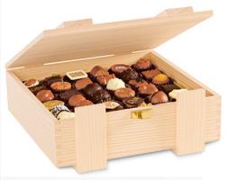 Шоколад пралине в деревянных коробках ассорти - 72 штуки LADERACH, 800г